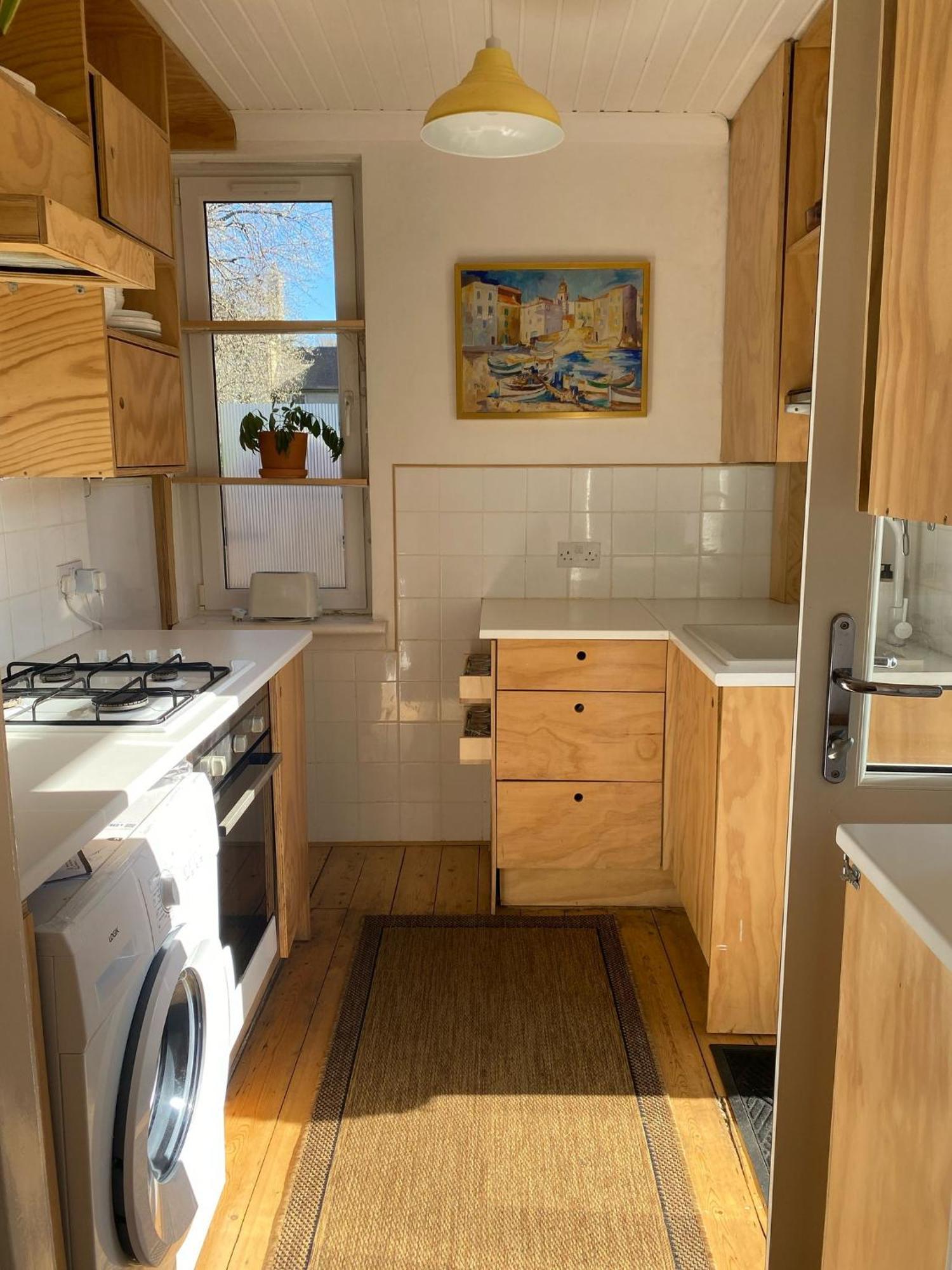 2 Bed With Garden Near Centre & Beach, Free Parking * EDI